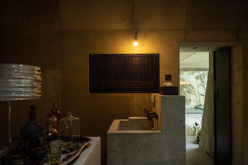 Tomoaki Uno Architects Design a Unique Concrete and Stone House in Nagoya, Japan (9)