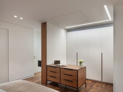 Tzvia Kazayoff – Interior Design Unveils an Elegant Apartment in Tel Aviv, Israel (13)