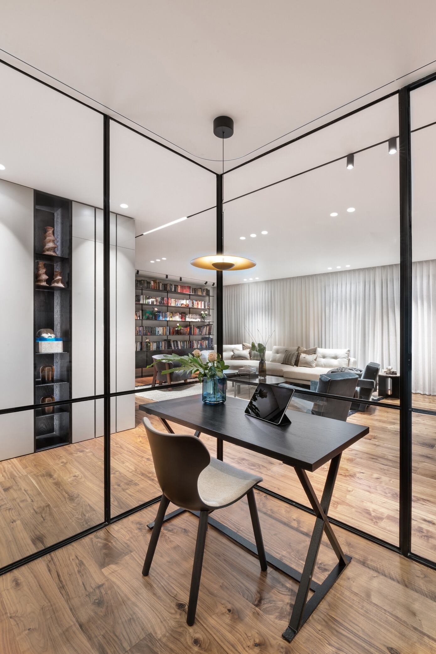 Tzvia Kazayoff – Interior Design Unveils an Elegant Apartment in Tel Aviv, Israel (6)