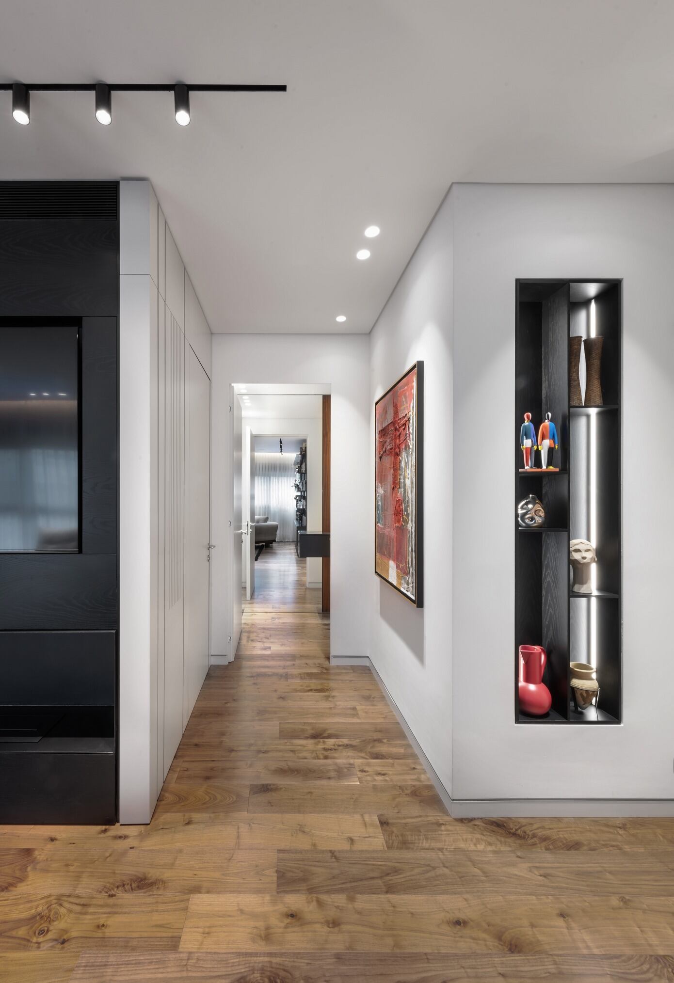 Tzvia Kazayoff – Interior Design Unveils an Elegant Apartment in Tel Aviv, Israel (7)