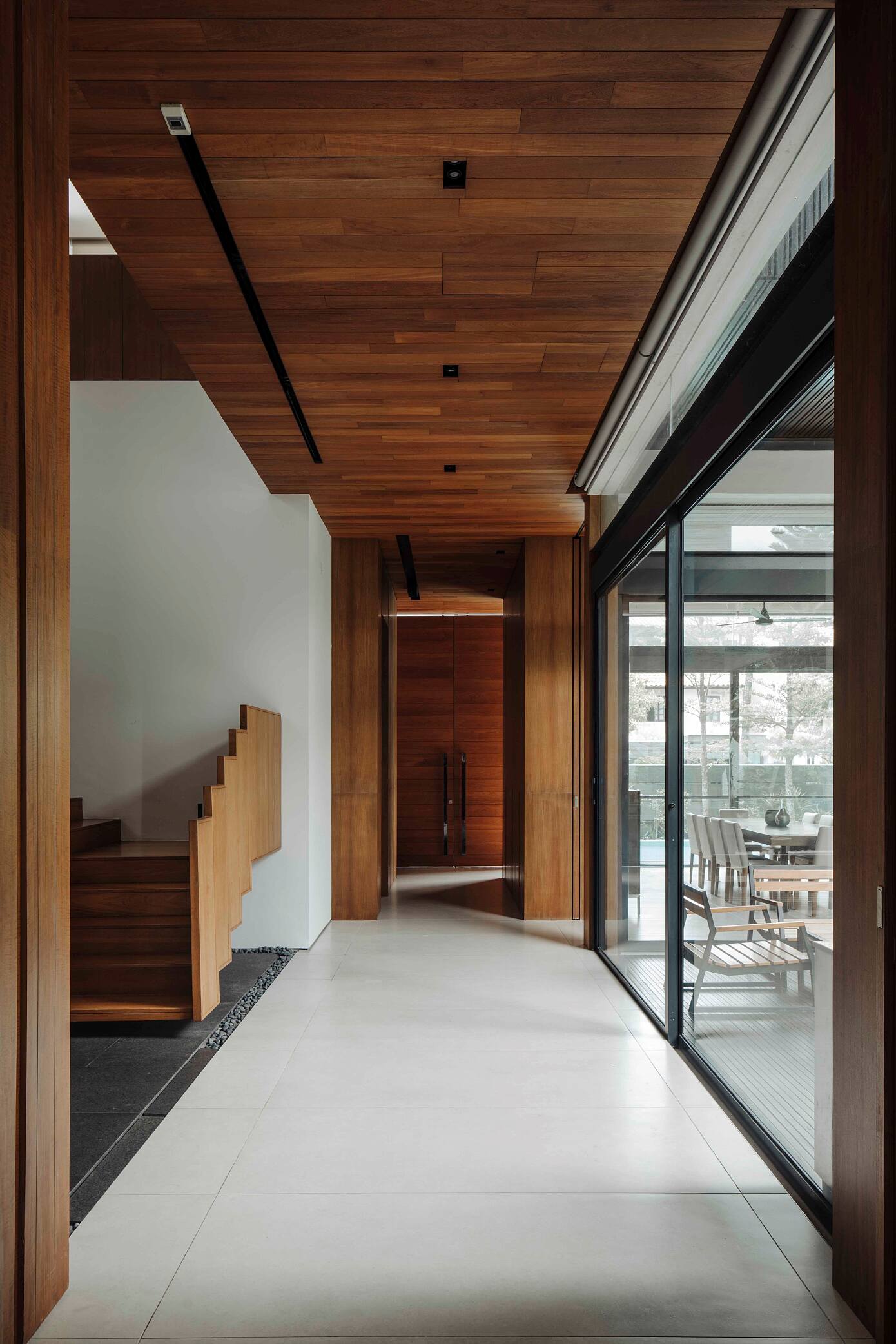 A Beautiful Contemporary Home with U-Shaped Staircase in Singapore by Ming Architects (10)