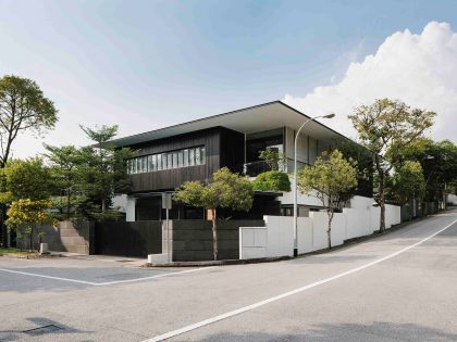 A Beautiful Contemporary Home with U-Shaped Staircase in Singapore by Ming Architects (14)