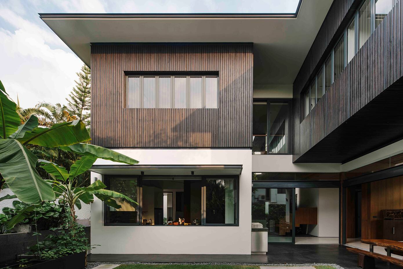 A Beautiful Contemporary Home with U-Shaped Staircase in Singapore by Ming Architects (2)