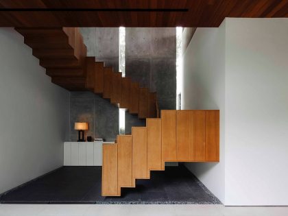 A Beautiful Contemporary Home with U-Shaped Staircase in Singapore by Ming Architects (8)