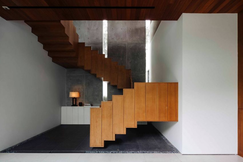 A Beautiful Contemporary Home with U-Shaped Staircase in Singapore by Ming Architects (8)