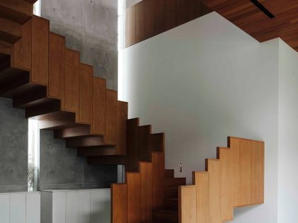 A Beautiful Contemporary Home with U-Shaped Staircase in Singapore by Ming Architects (9)