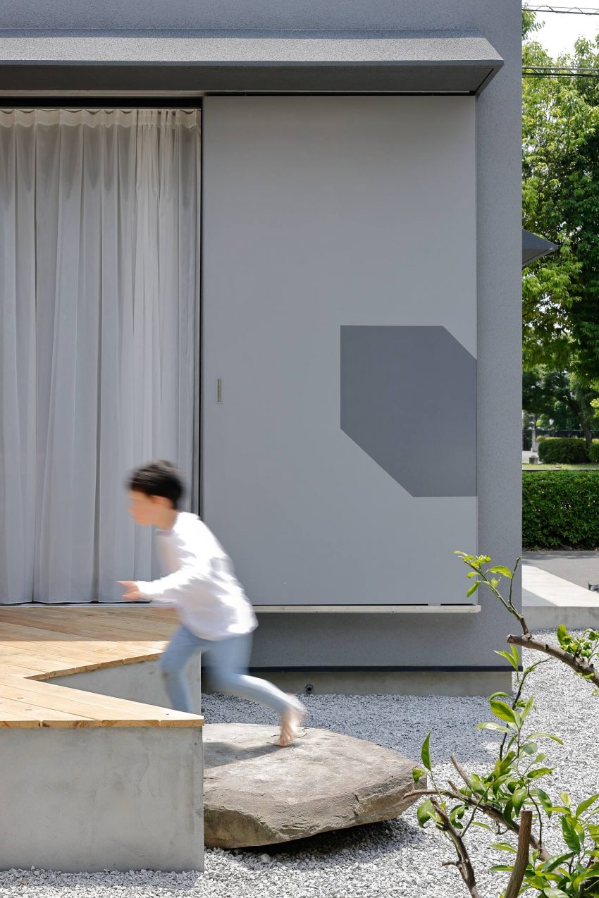 A Bright Modern Home for a Couple and Two Children in Tokyo, Japan by YSLA Architects (13)