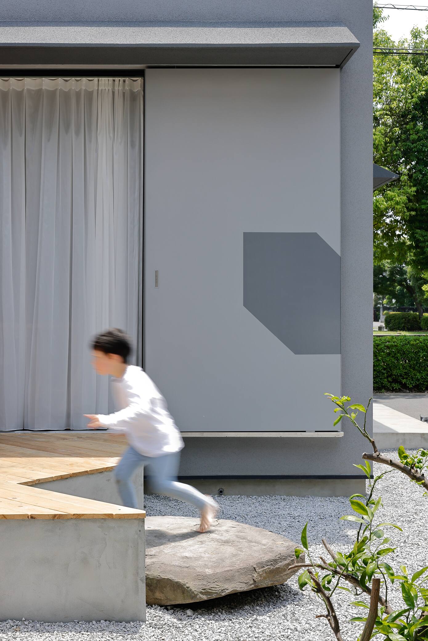 A Bright Modern Home for a Couple and Two Children in Tokyo, Japan by YSLA Architects (13)