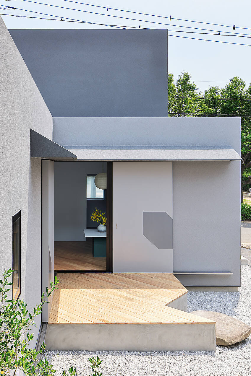 A Bright Modern Home for a Couple and Two Children in Tokyo, Japan by YSLA Architects (14)