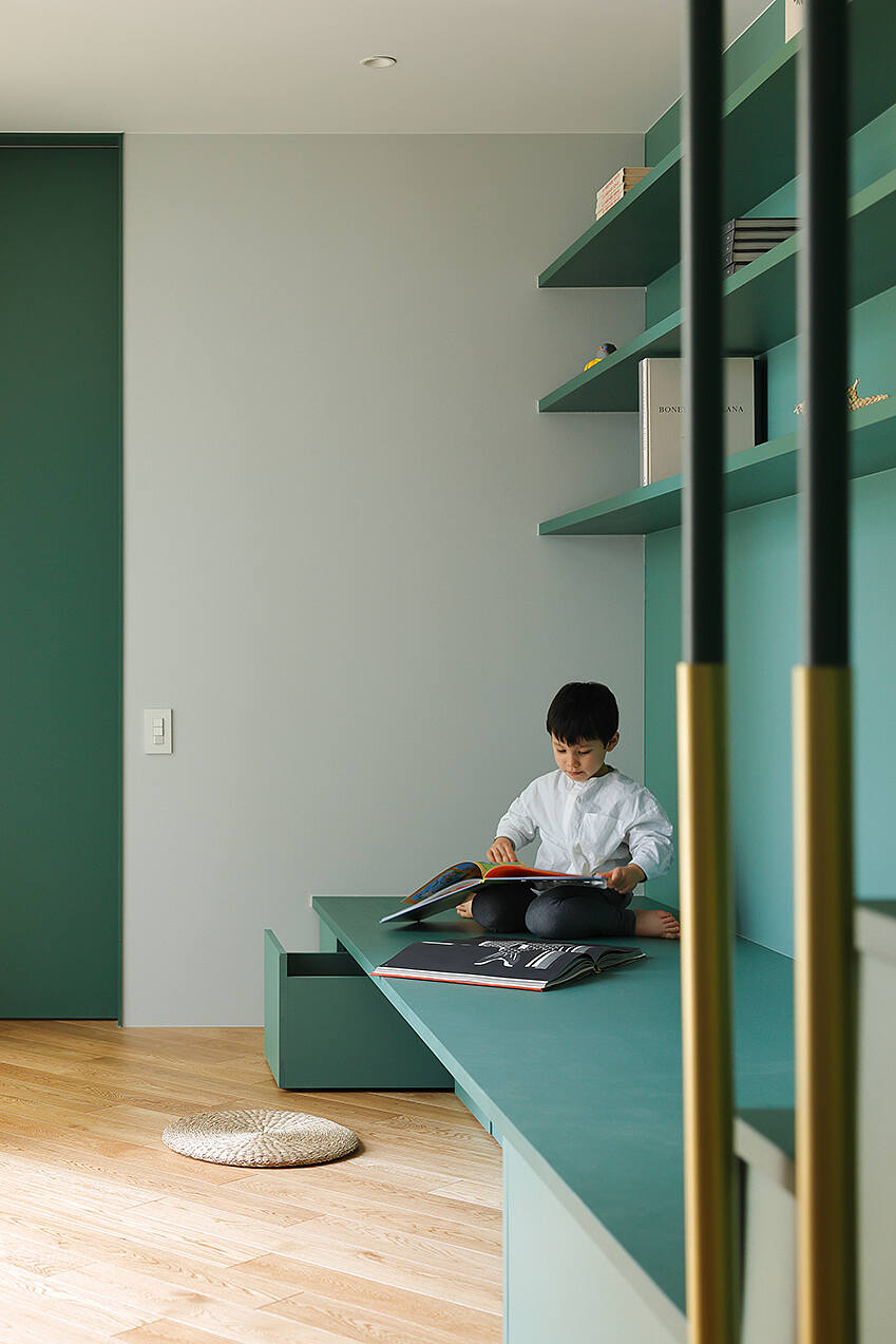 A Bright Modern Home for a Couple and Two Children in Tokyo, Japan by YSLA Architects (4)