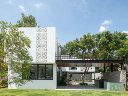 A Splendid Modern House with Bright Interior and White Walls in Colima, Mexico by Di Frenna Arquitectos (1)