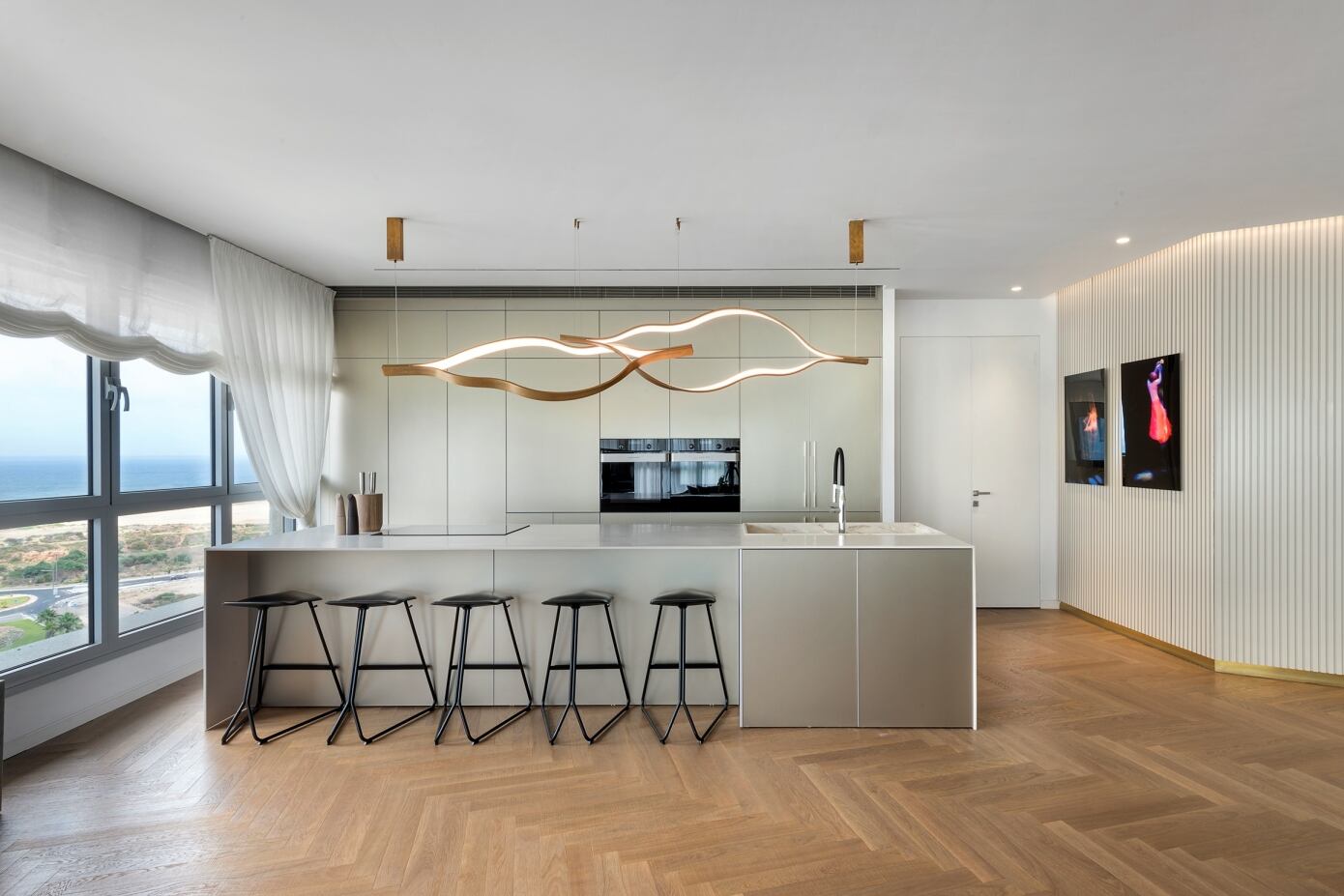 A Bright and Vibrant Contemporary Home in Tel Aviv, Israel by Tzvia Kazayoff (6)