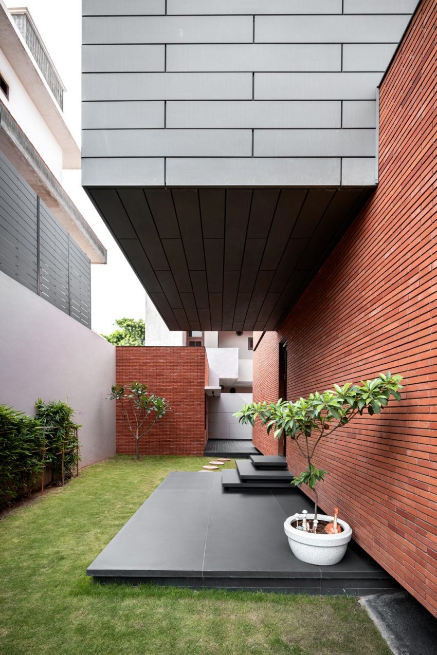 A Charming Contemporary House with Exposed Brick Facade in Shahbad, India by Anudeep Bhandari & Associates (12)