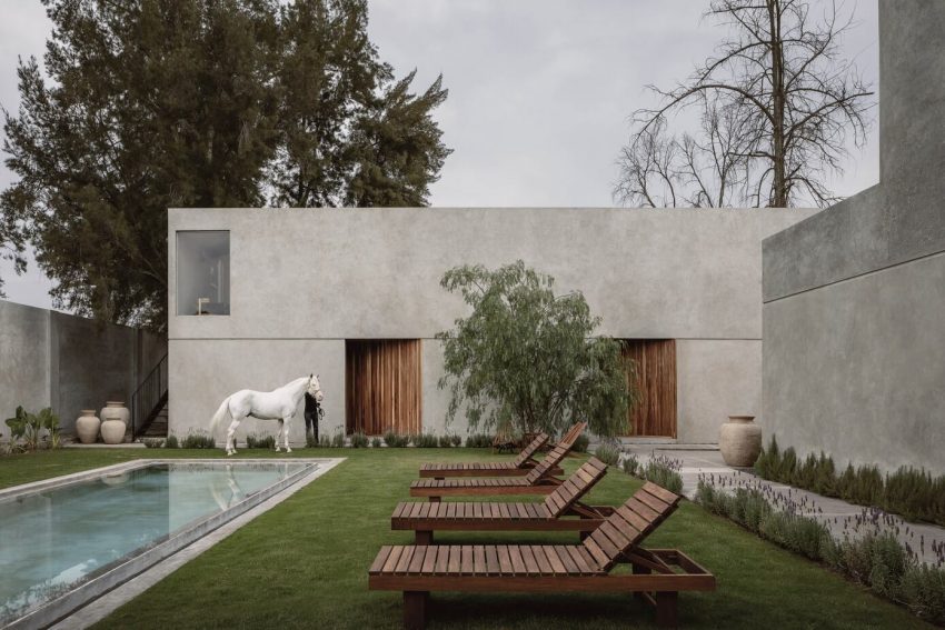 A Concrete House with an Elegant Interior and Central Garden in Guadalajara, Mexico by Araujo Galvan Arquitectos (1)