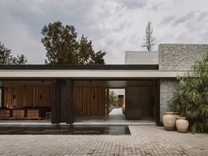 A Concrete House with an Elegant Interior and Central Garden in Guadalajara, Mexico by Araujo Galvan Arquitectos (15)