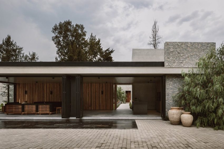 A Concrete House with an Elegant Interior and Central Garden in Guadalajara, Mexico by Araujo Galvan Arquitectos (15)