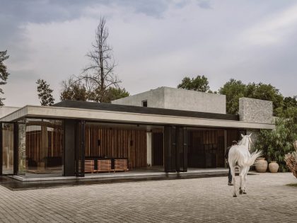 A Concrete House with an Elegant Interior and Central Garden in Guadalajara, Mexico by Araujo Galvan Arquitectos (16)