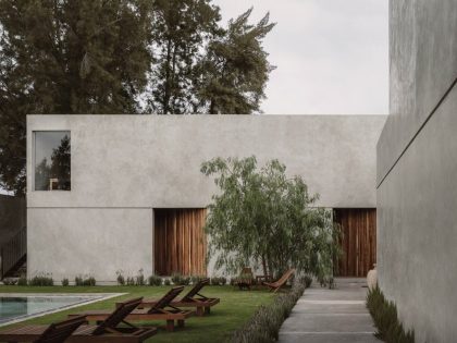 A Concrete House with an Elegant Interior and Central Garden in Guadalajara, Mexico by Araujo Galvan Arquitectos (2)