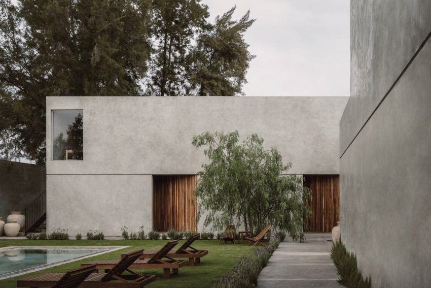 A Concrete House with an Elegant Interior and Central Garden in Guadalajara, Mexico by Araujo Galvan Arquitectos (2)