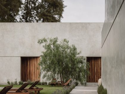 A Concrete House with an Elegant Interior and Central Garden in Guadalajara, Mexico by Araujo Galvan Arquitectos (3)