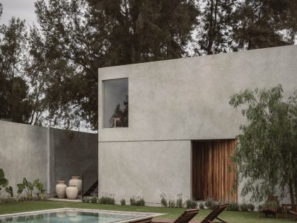 A Concrete House with an Elegant Interior and Central Garden in Guadalajara, Mexico by Araujo Galvan Arquitectos (7)