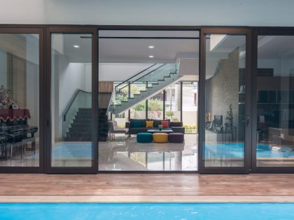 A Contemporary Home Embraces an Open Courtyard and Pool in Jakarta, Indonesia by EVONIL Architecture (3)