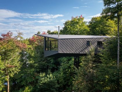 A Dramatic Cantilevered Cliff-Face Home with a Cozy Atmosphere in Wakefield, Canada by Kariouk Architects (1)