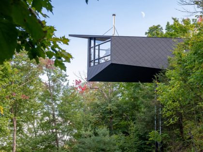 A Dramatic Cantilevered Cliff-Face Home with a Cozy Atmosphere in Wakefield, Canada by Kariouk Architects (11)