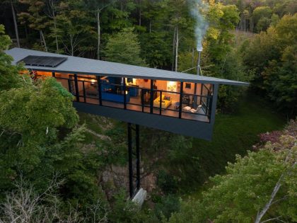 A Dramatic Cantilevered Cliff-Face Home with a Cozy Atmosphere in Wakefield, Canada by Kariouk Architects (15)