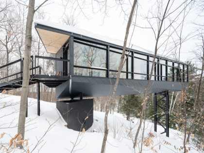 A Dramatic Cantilevered Cliff-Face Home with a Cozy Atmosphere in Wakefield, Canada by Kariouk Architects (17)