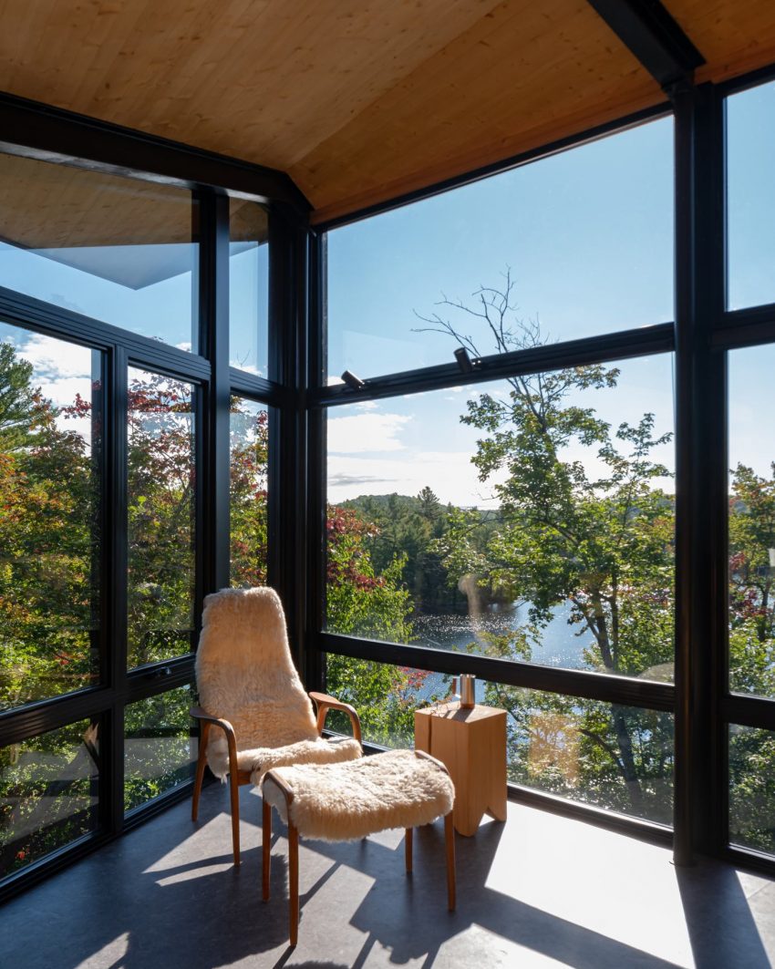 A Dramatic Cantilevered Cliff-Face Home with a Cozy Atmosphere in Wakefield, Canada by Kariouk Architects (6)