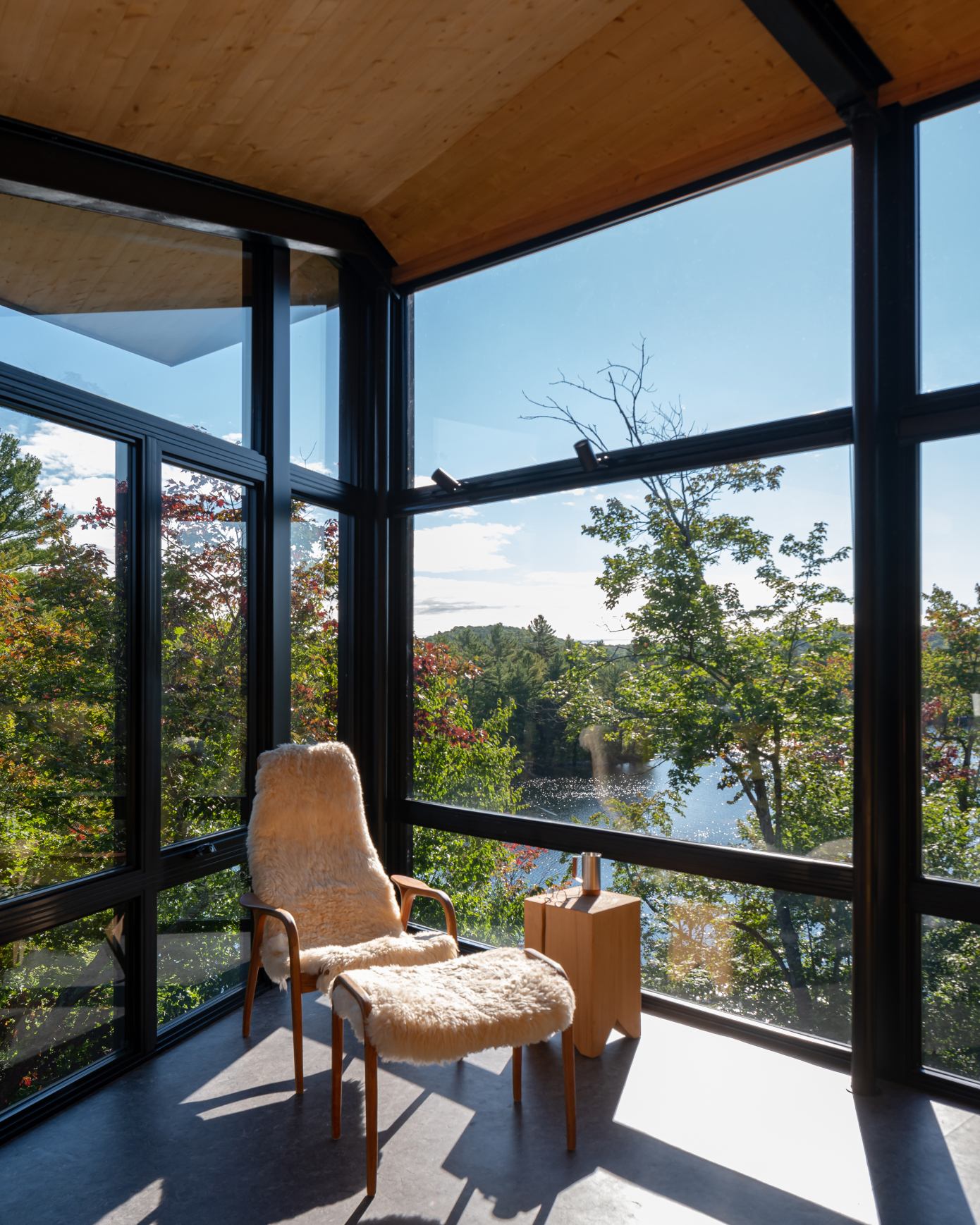 A Dramatic Cantilevered Cliff-Face Home with a Cozy Atmosphere in Wakefield, Canada by Kariouk Architects (6)