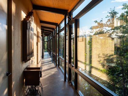 A Dramatic Cantilevered Cliff-Face Home with a Cozy Atmosphere in Wakefield, Canada by Kariouk Architects (9)