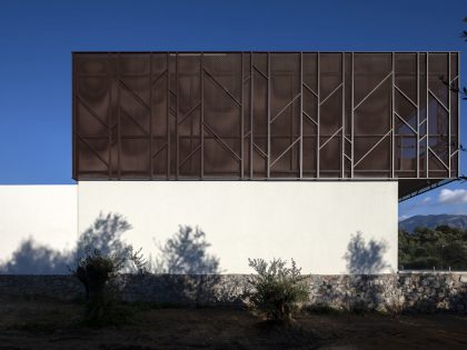 A Mesmerizing Modern House Amid Lush Greenery in Kalamata, Greece by Gonzalez – Malama Architects (29)