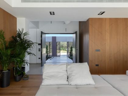 A Mesmerizing Modern House Amid Lush Greenery in Kalamata, Greece by Gonzalez – Malama Architects (8)