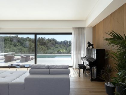 A Mesmerizing Modern House Amid Lush Greenery in Kalamata, Greece by Gonzalez – Malama Architects (9)