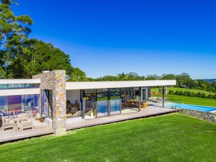 A Mid-Century Modern Home with Stylish Exterior and Interior in Byron Bay, Australia by Design & Beyond Architects (1)