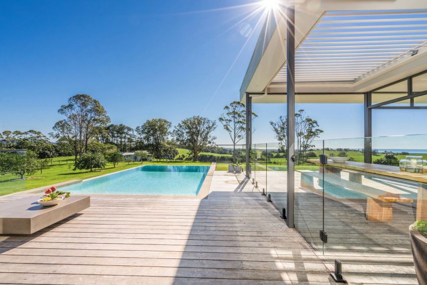 A Mid-Century Modern Home with Stylish Exterior and Interior in Byron Bay, Australia by Design & Beyond Architects (13)