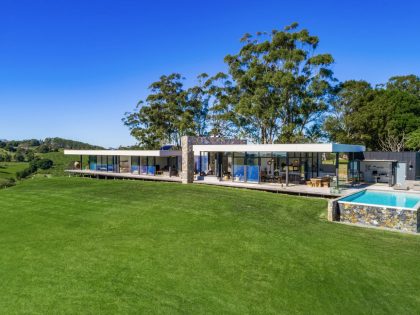 A Mid-Century Modern Home with Stylish Exterior and Interior in Byron Bay, Australia by Design & Beyond Architects (16)