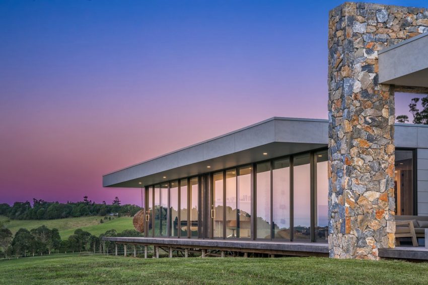 A Mid-Century Modern Home with Stylish Exterior and Interior in Byron Bay, Australia by Design & Beyond Architects (17)