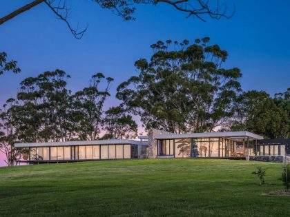 A Mid-Century Modern Home with Stylish Exterior and Interior in Byron Bay, Australia by Design & Beyond Architects (18)