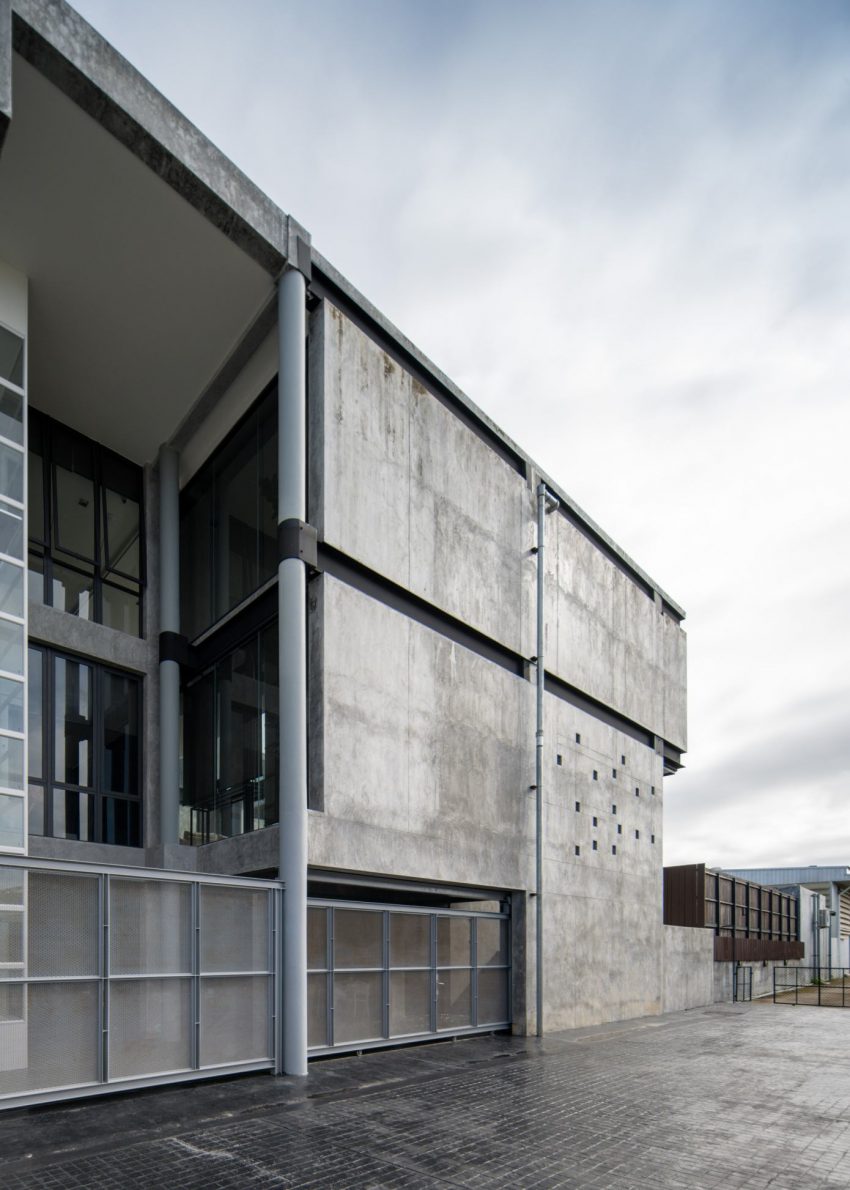 A Modern Concrete Home Offers a Playful Taste in Hat Yai, Thailand by Vive Design Studio (11)