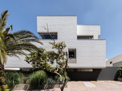 A Modern Home Balances Brick, Concrete, Wood and Metal Elements in Quito, Ecuador by Diez + Muller Arquitectos (1)