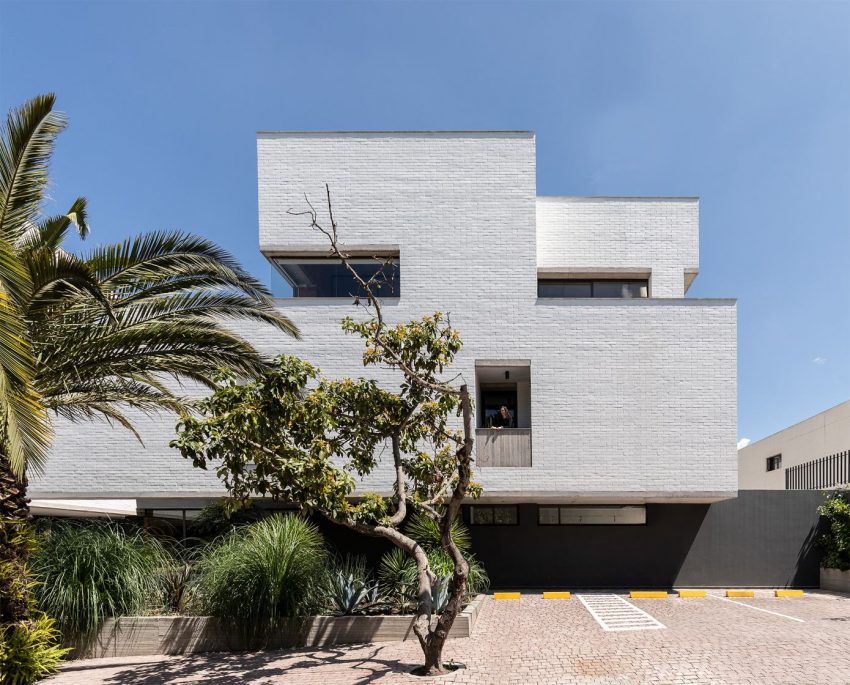 A Modern Home Balances Brick, Concrete, Wood and Metal Elements in Quito, Ecuador by Diez + Muller Arquitectos (1)