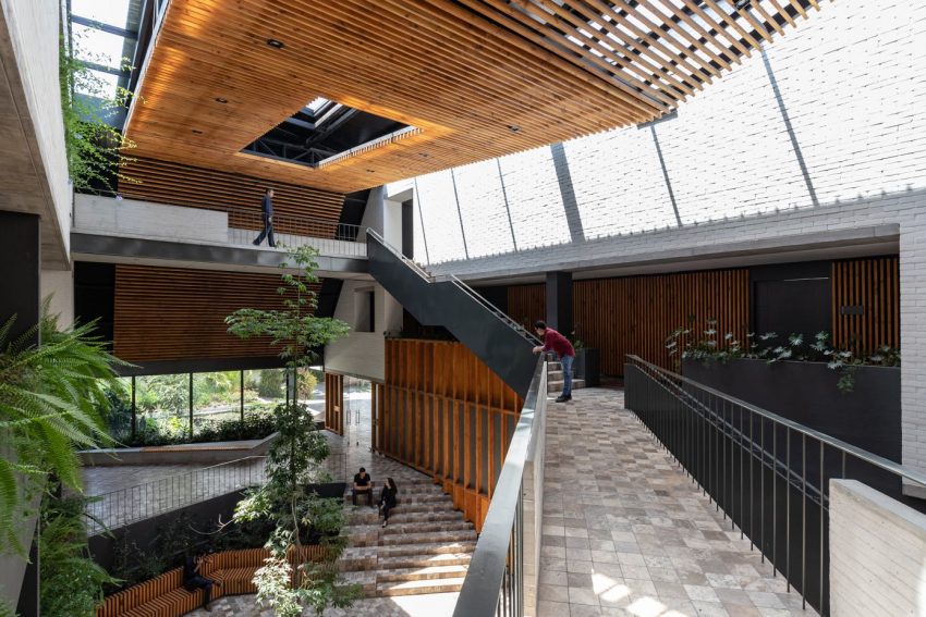 A Modern Home Balances Brick, Concrete, Wood and Metal Elements in Quito, Ecuador by Diez + Muller Arquitectos (12)