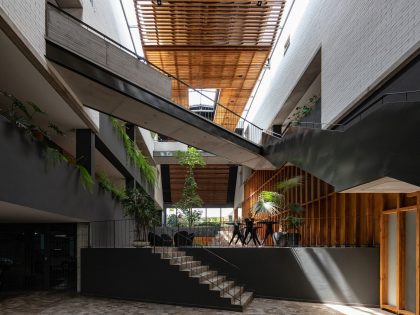 A Modern Home Balances Brick, Concrete, Wood and Metal Elements in Quito, Ecuador by Diez + Muller Arquitectos (13)