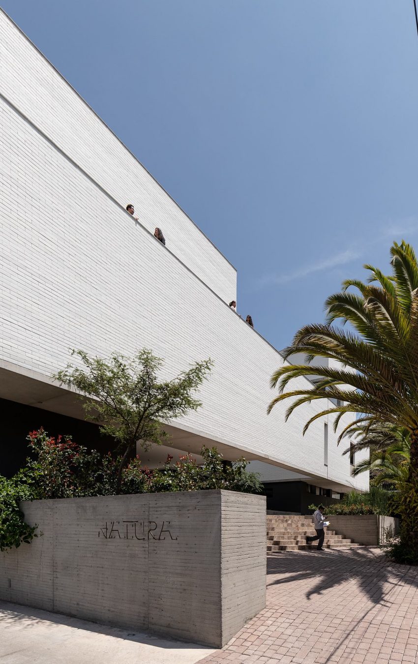 A Modern Home Balances Brick, Concrete, Wood and Metal Elements in Quito, Ecuador by Diez + Muller Arquitectos (18)