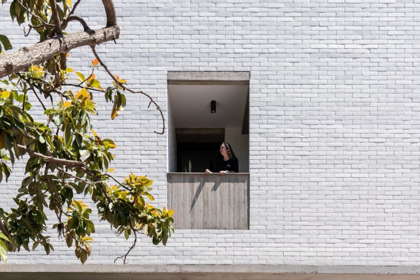 A Modern Home Balances Brick, Concrete, Wood and Metal Elements in Quito, Ecuador by Diez + Muller Arquitectos (19)