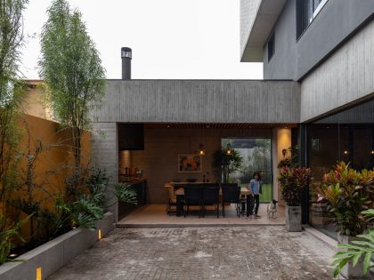 A Modern Home Balances Brick, Concrete, Wood and Metal Elements in Quito, Ecuador by Diez + Muller Arquitectos (21)