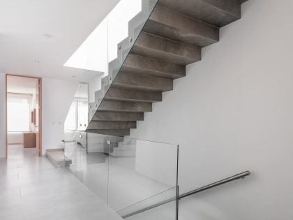 A Modern Home Features Stone, Wood, Glass and Steel in Aguascalientes, Mexico by Luis Magdaleno Veloz (12)